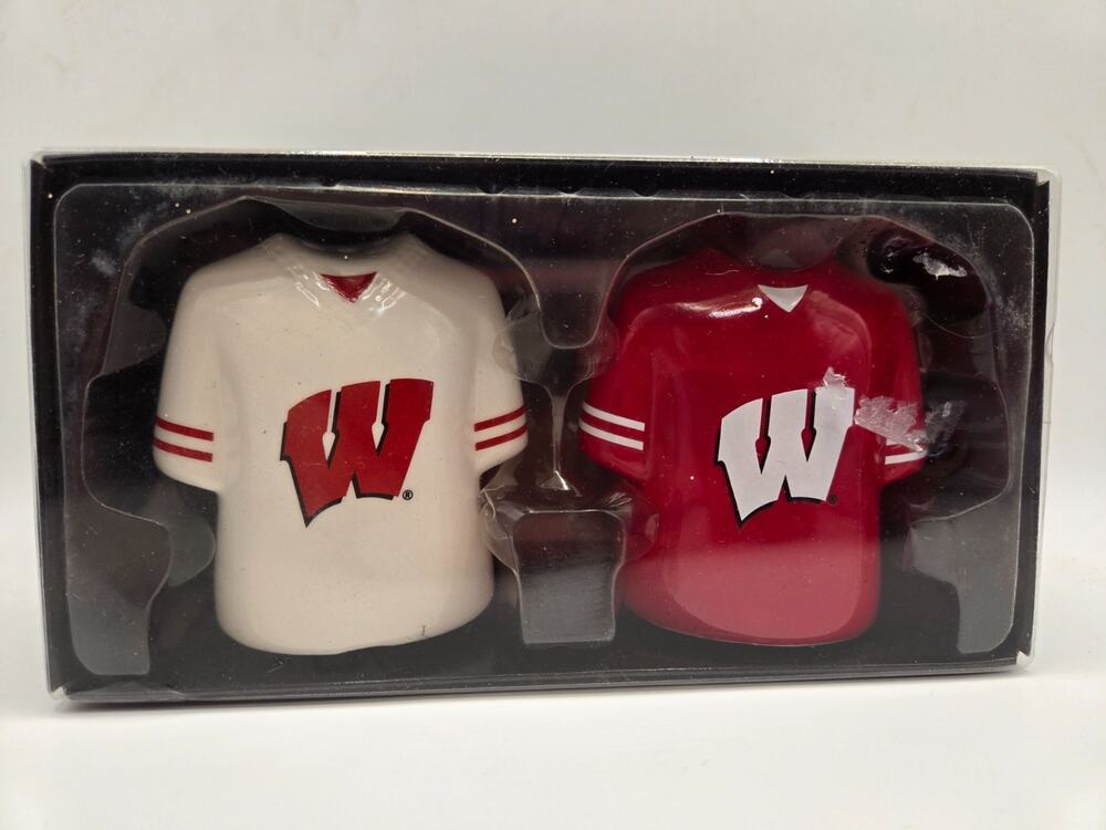 Gameday Salt & Pepper Shaker University Of Wisconsin Badgers Jerseys Ceramic Set